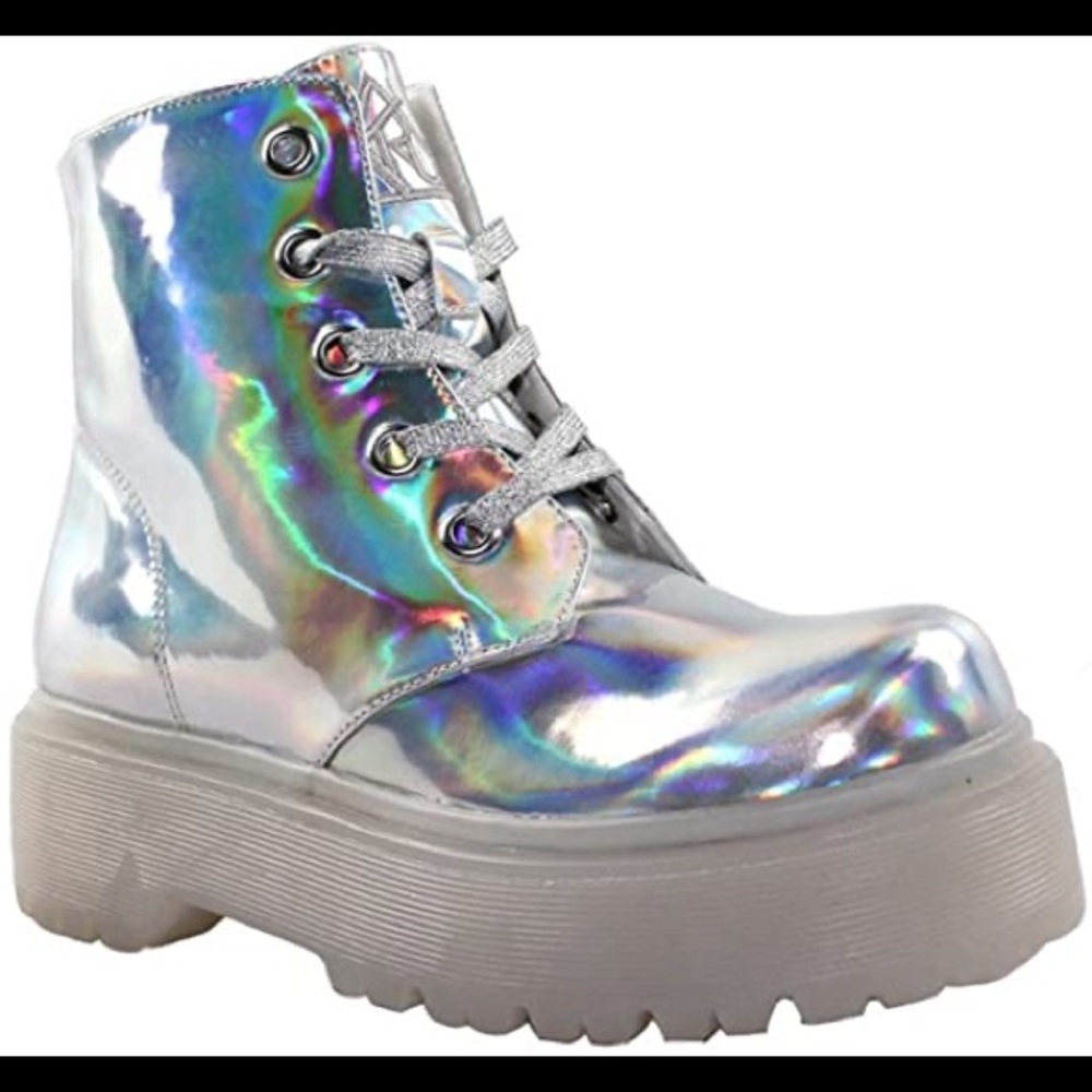 YRU Slayr Boots Sz 7 Holographic Silver